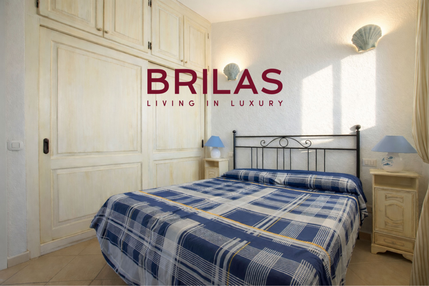 Villa con vista mare, giardino privato e verande coperte