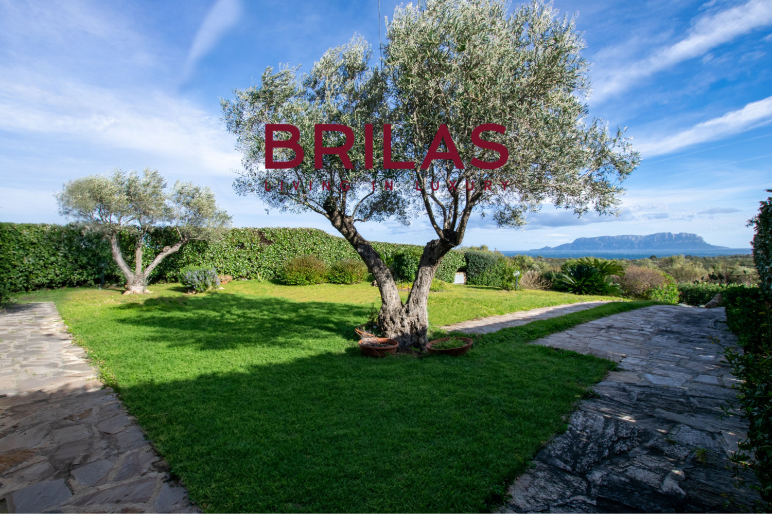 Villa con vista mare, giardino privato e verande coperte