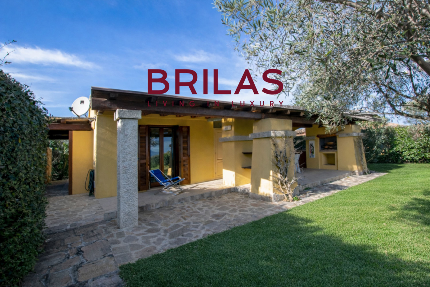 Villa con vista mare, giardino privato e verande coperte