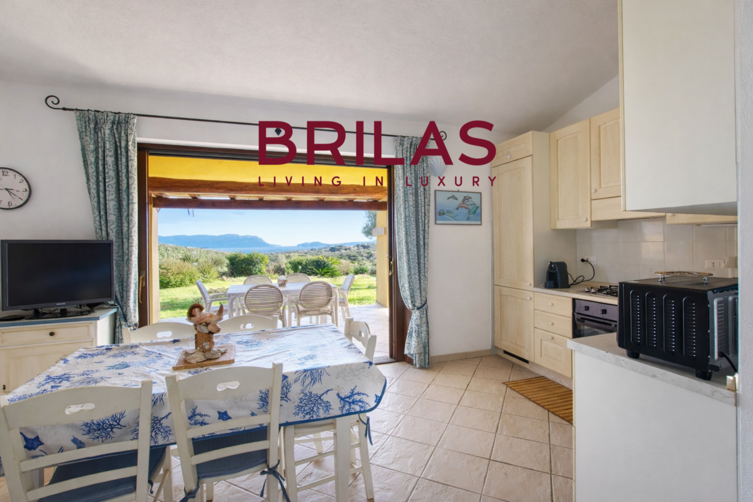 Villa con vista mare, giardino privato e verande coperte