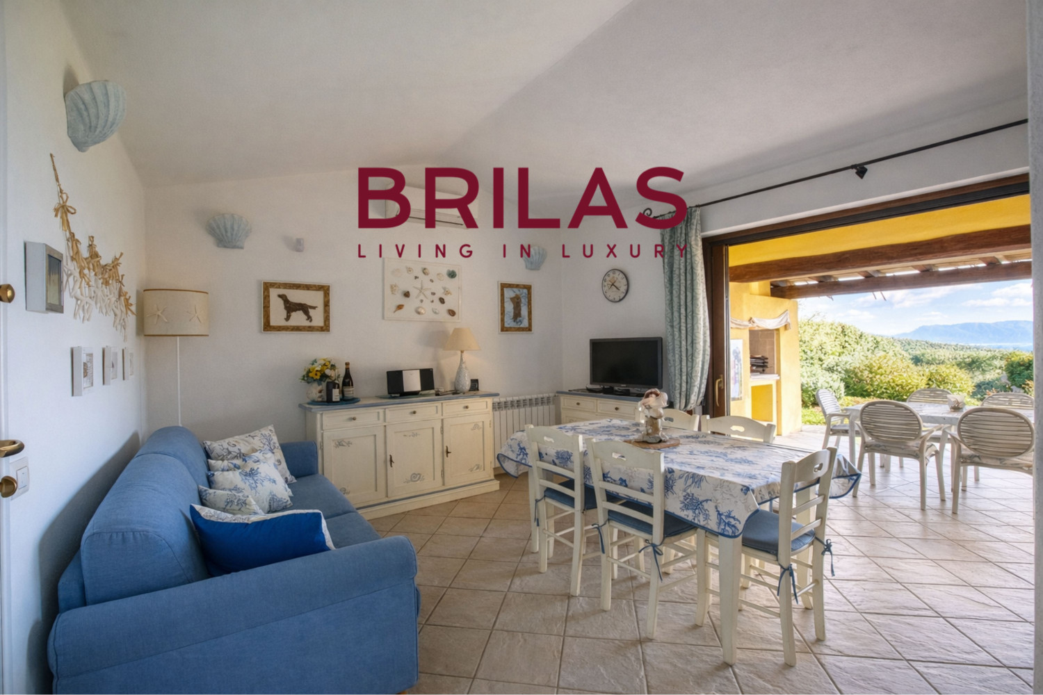 Villa con vista mare, giardino privato e verande coperte