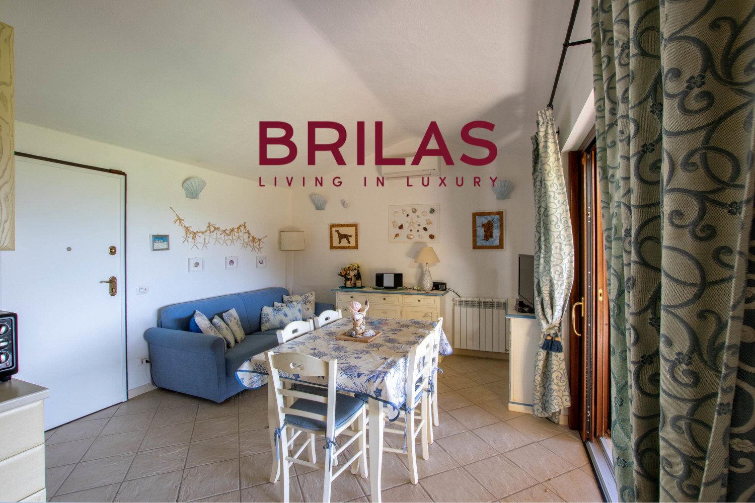 Villa con vista mare, giardino privato e verande coperte