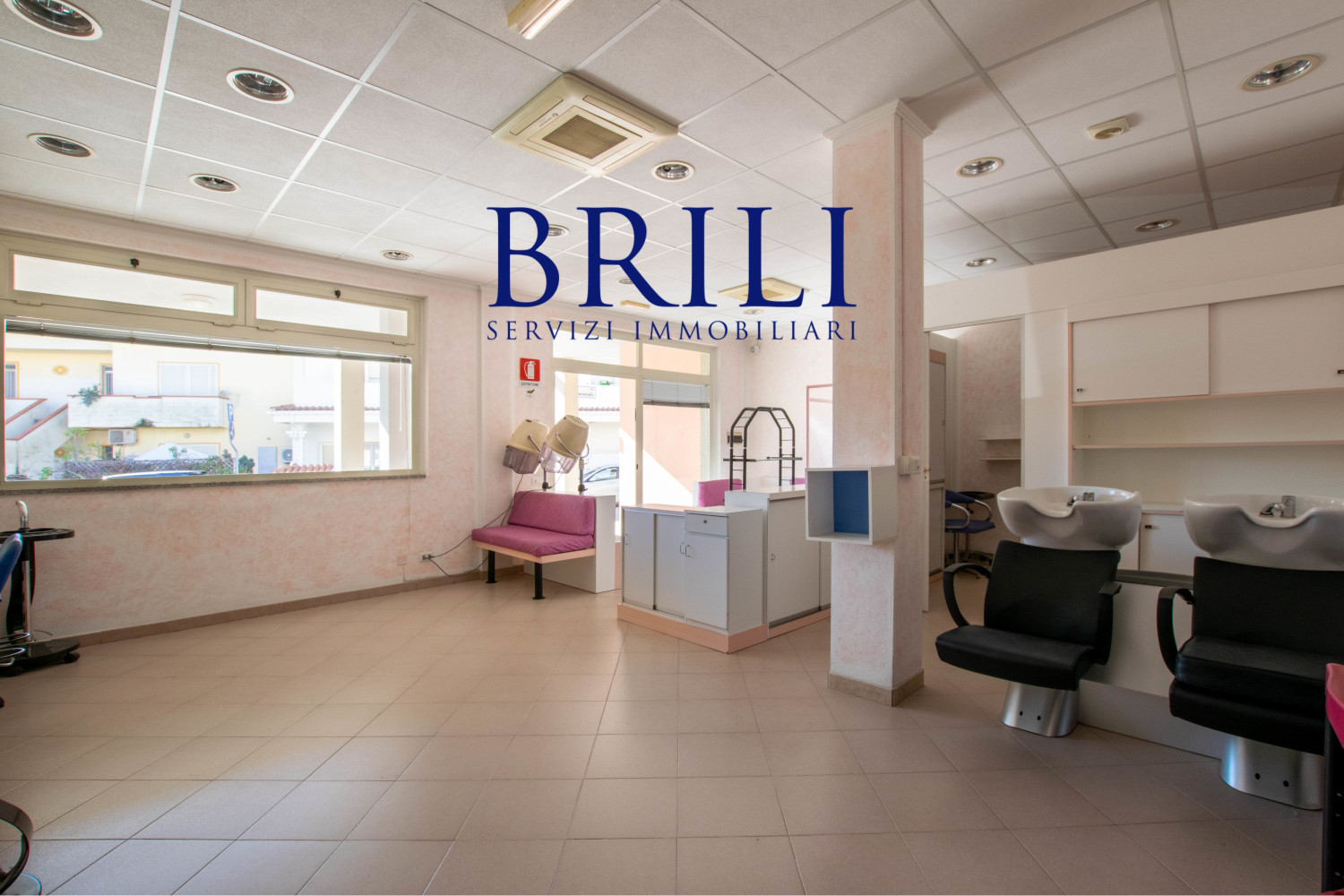 Commercial premises in a central and well-served area