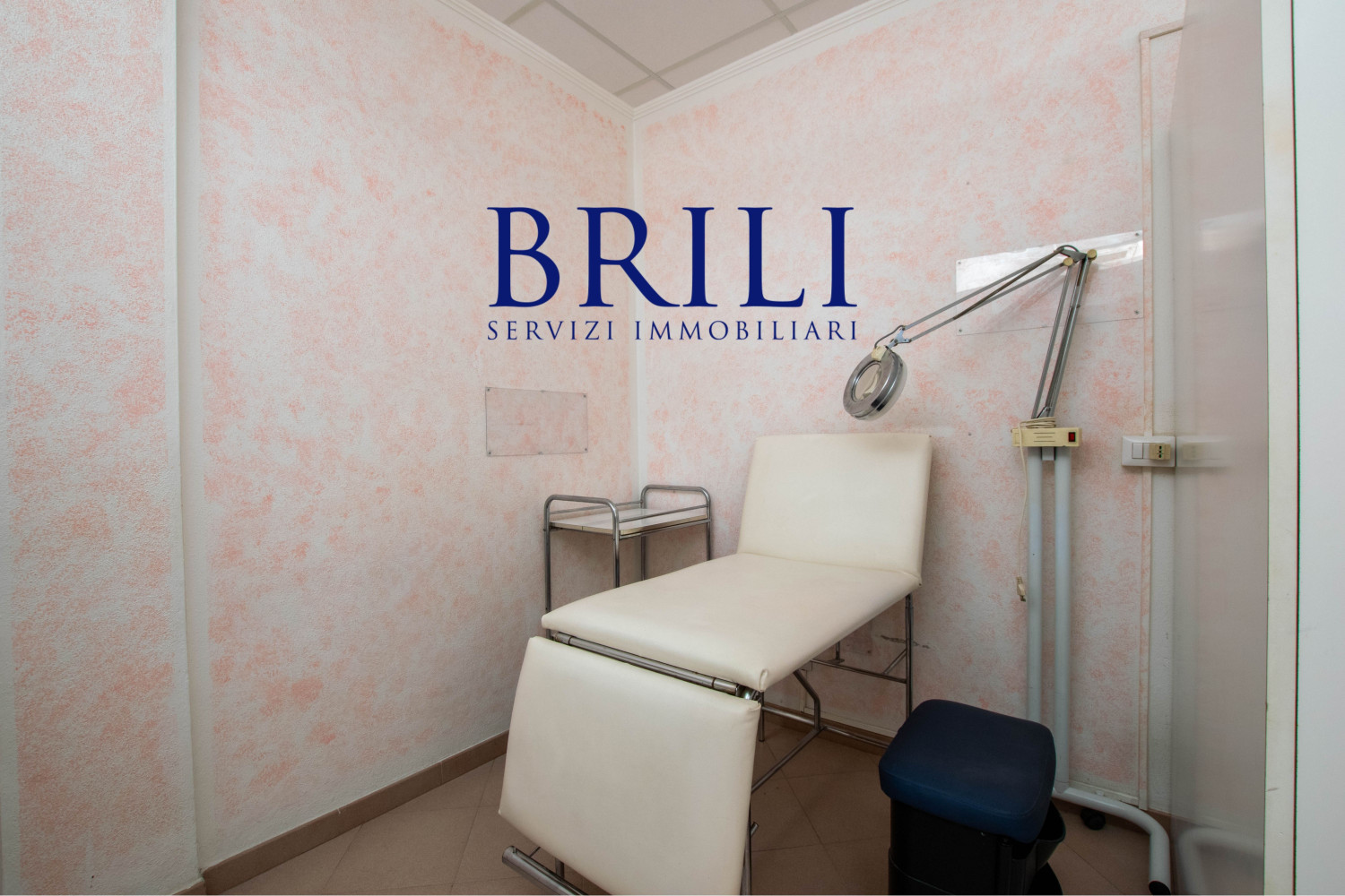 Commercial premises in a central and well-served area