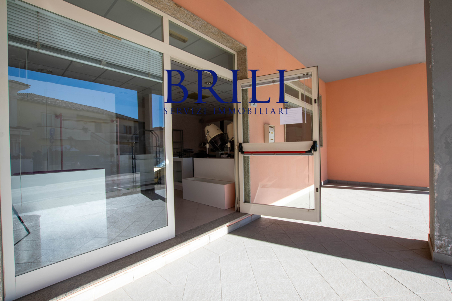 Commercial premises in a central and well-served area