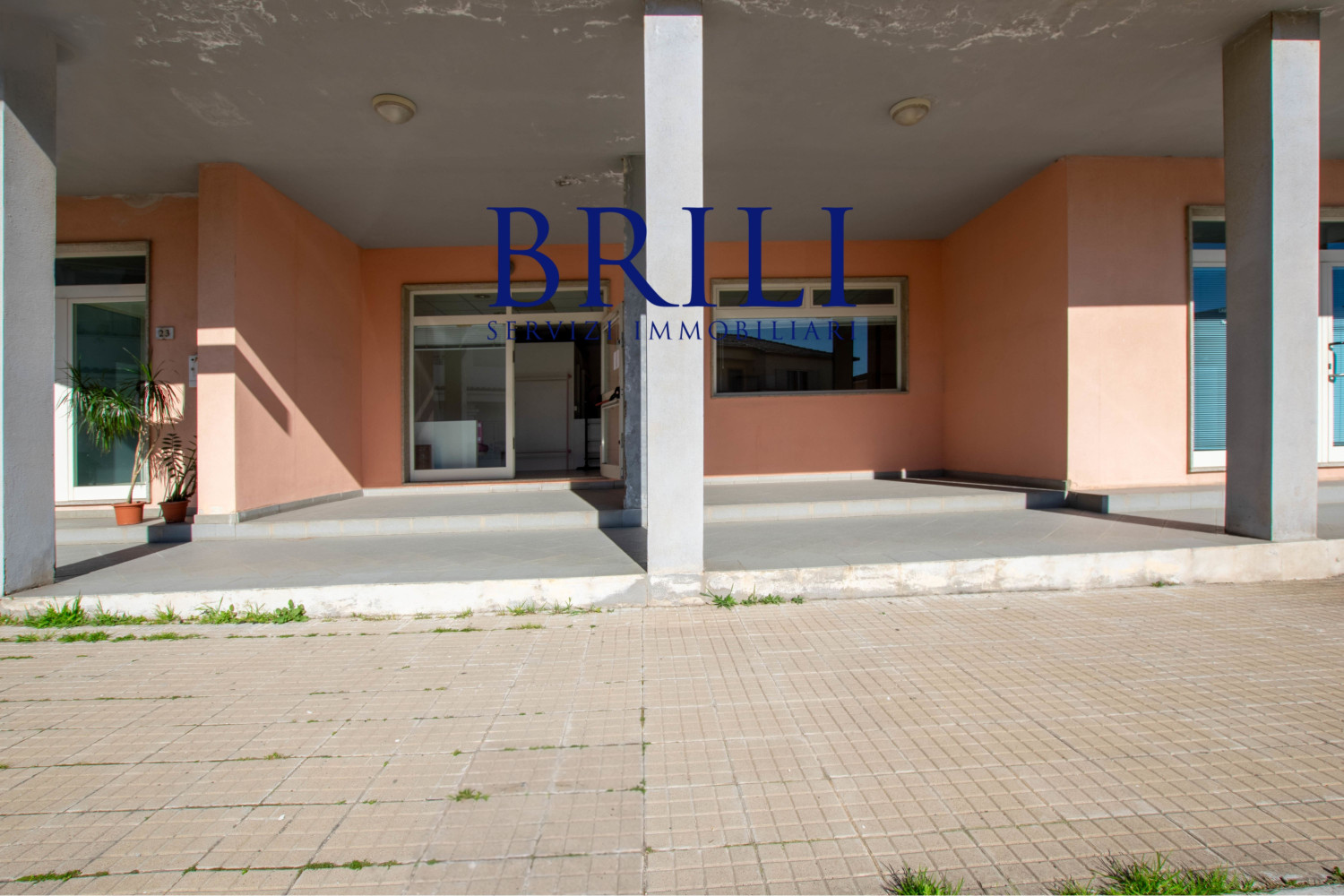 Commercial premises in a central and well-served area