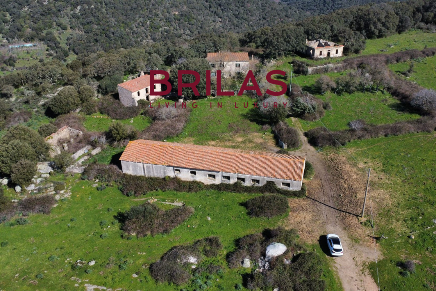 Tenuta con Sughereta e Borgo Storico a Tempio Pausania