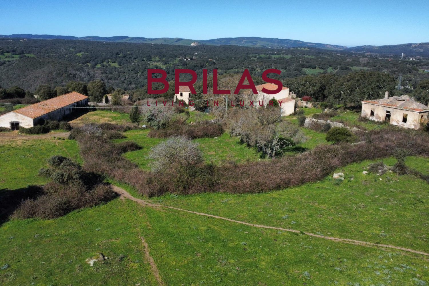 Tenuta con Sughereta e Borgo Storico a Tempio Pausania