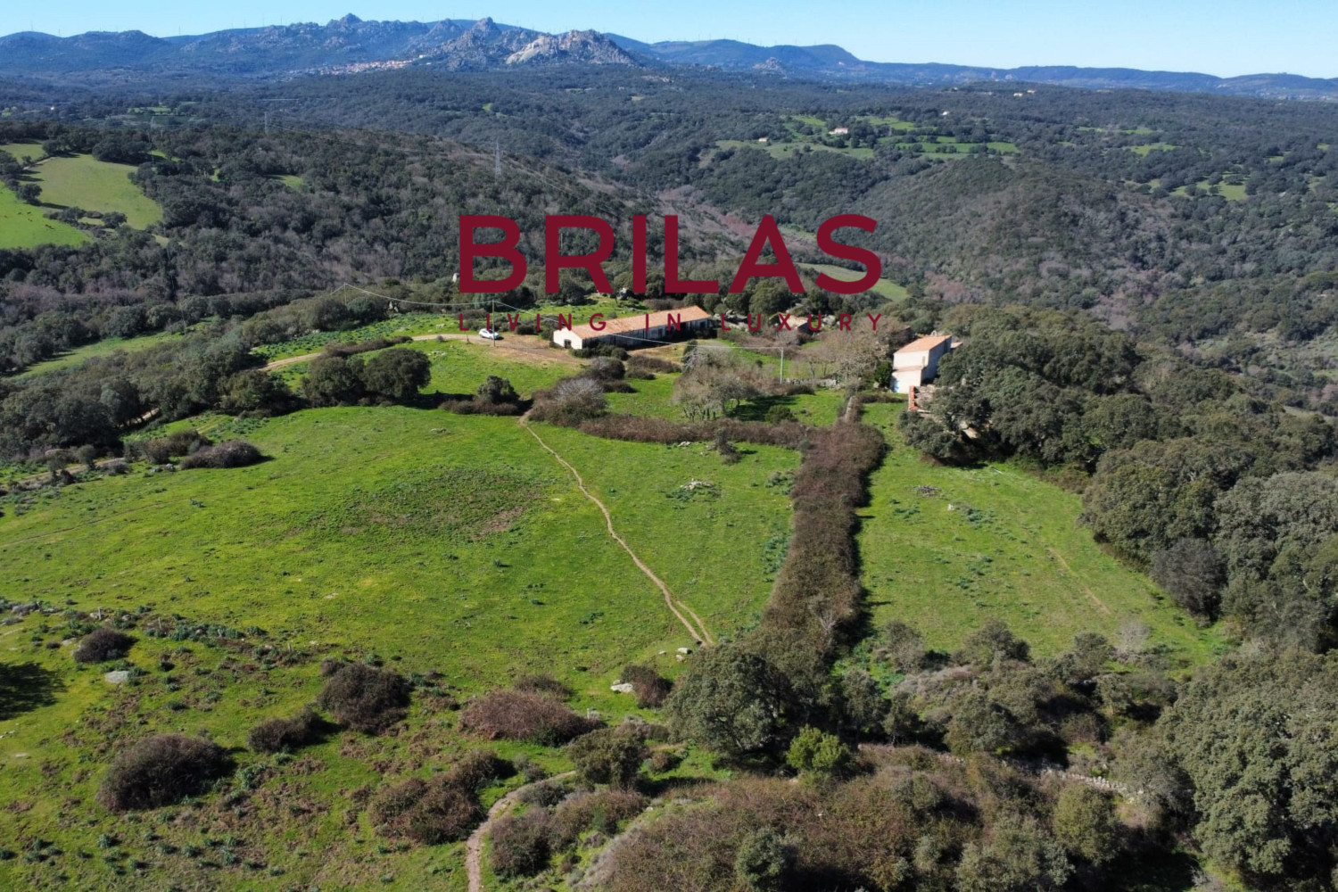 Tenuta con Sughereta e Borgo Storico a Tempio Pausania