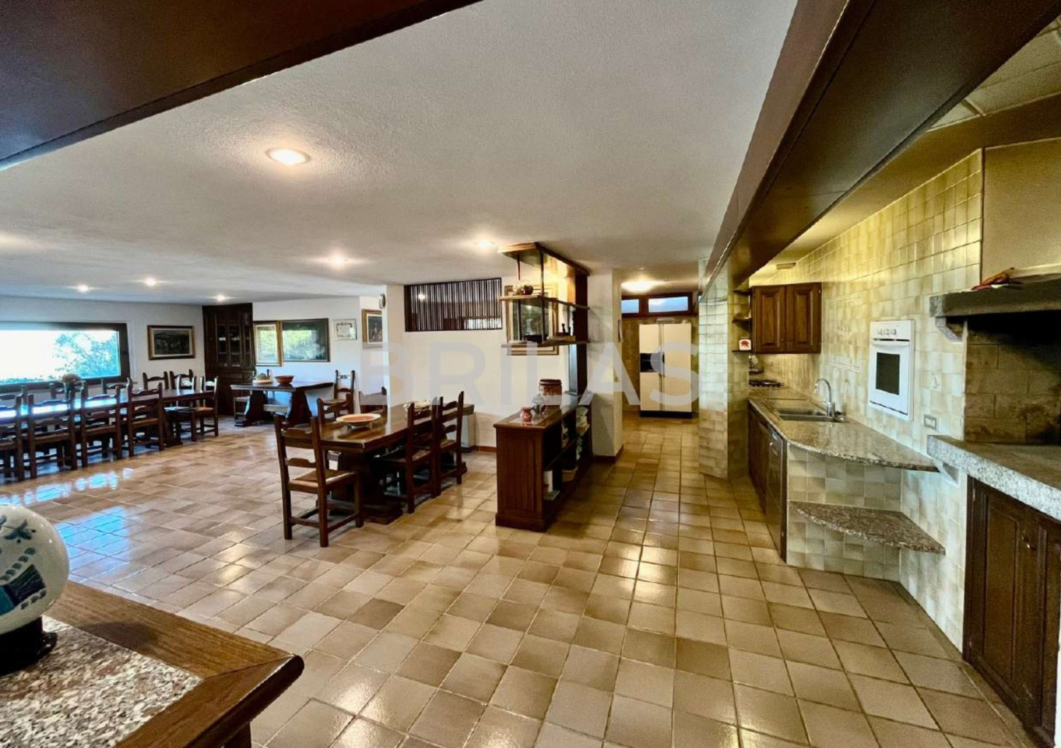 Tenuta di 16 ettari con villa, uliveto e vista mare