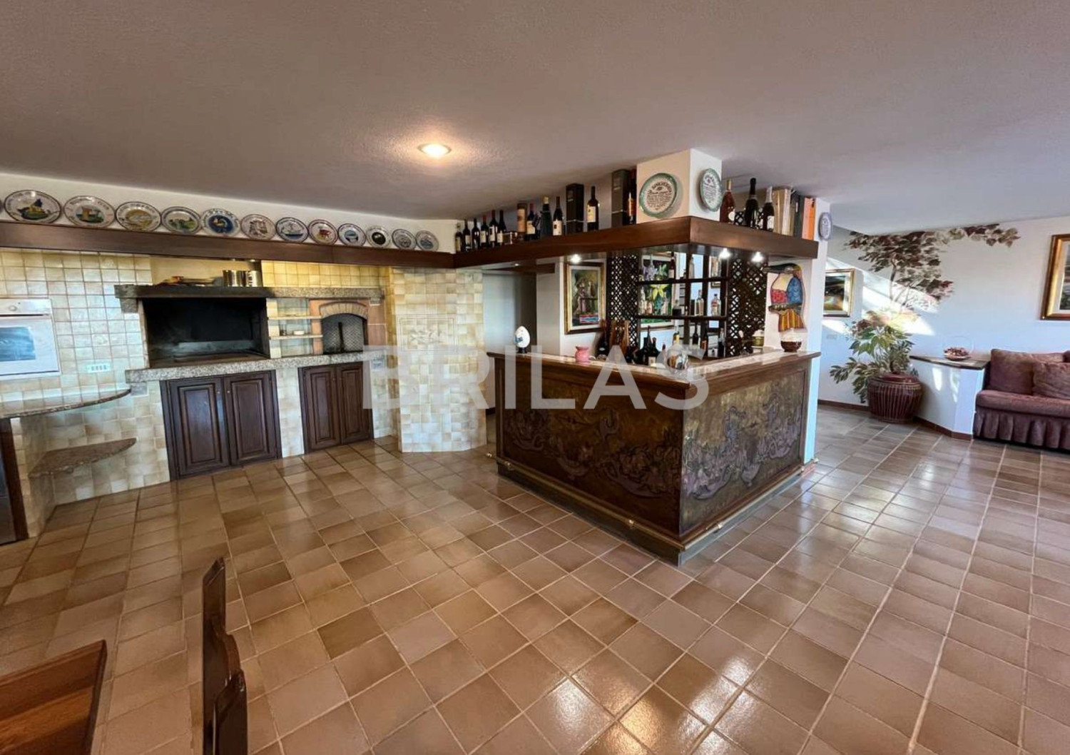 Tenuta di 16 ettari con villa, uliveto e vista mare