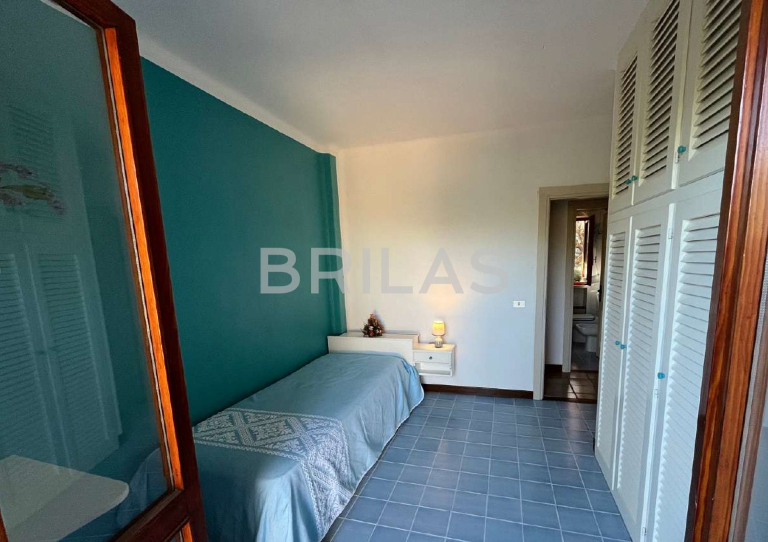 Tenuta di 16 ettari con villa, uliveto e vista mare