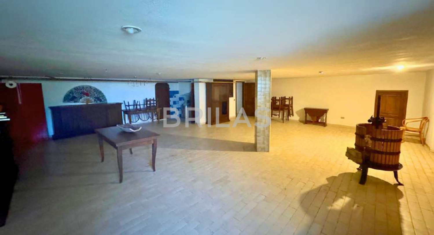 Tenuta di 16 ettari con villa, uliveto e vista mare