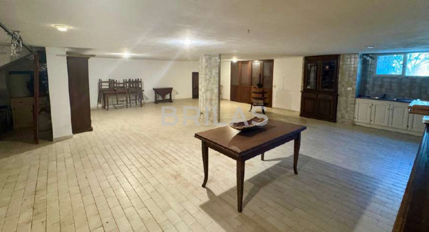 Tenuta di 16 ettari con villa, uliveto e vista mare