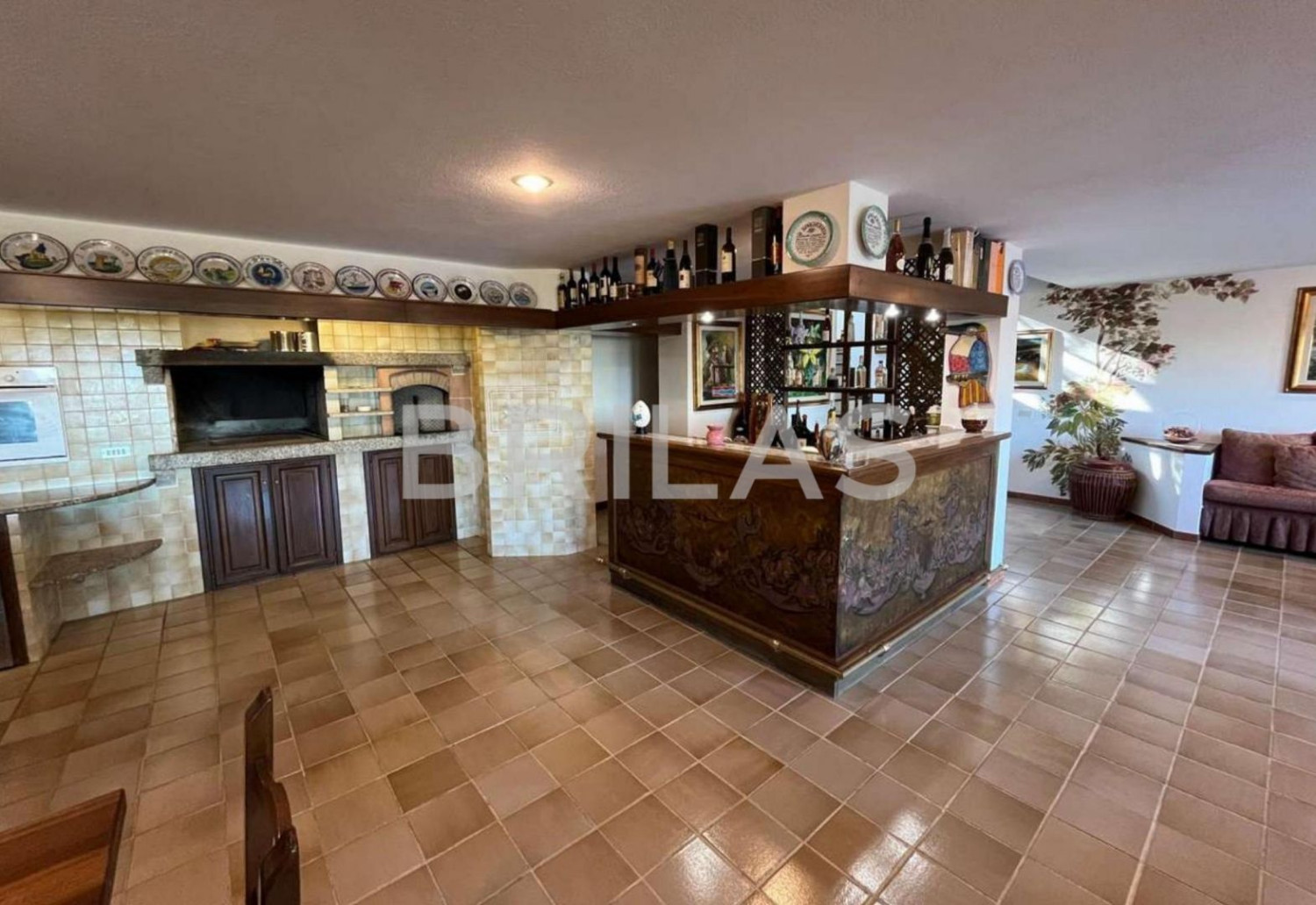 Tenuta di 16 ettari con villa, uliveto e vista mare