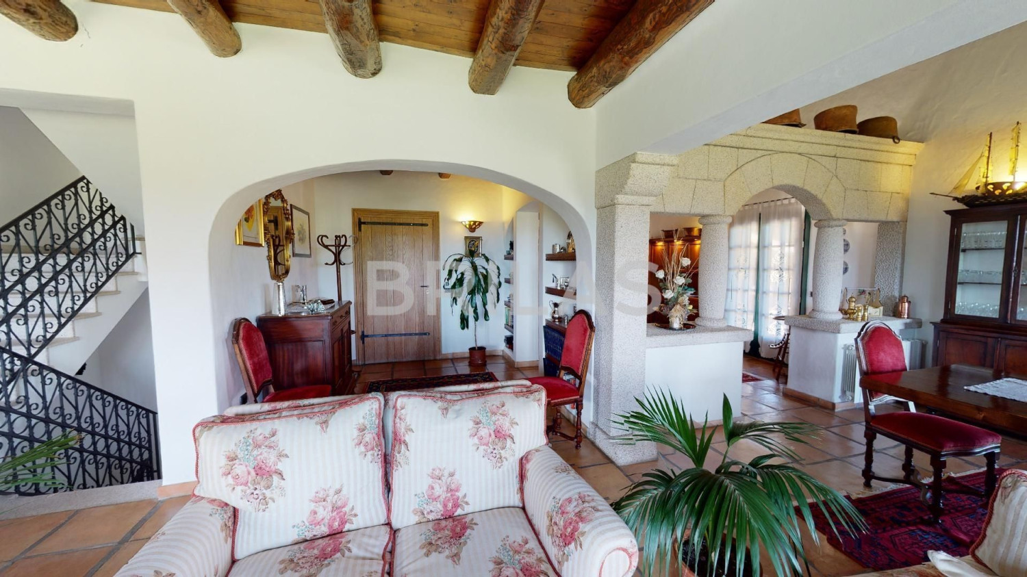Tenuta Monte Pino – Prestigious estate with vineyard and sea views