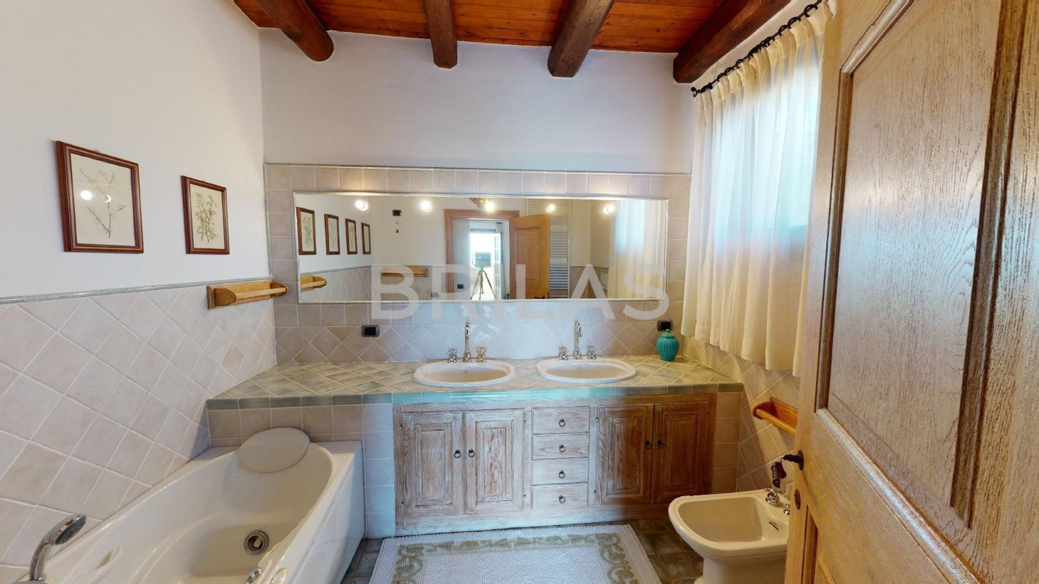 Tenuta Monte Pino – Prestigious estate with vineyard and sea views