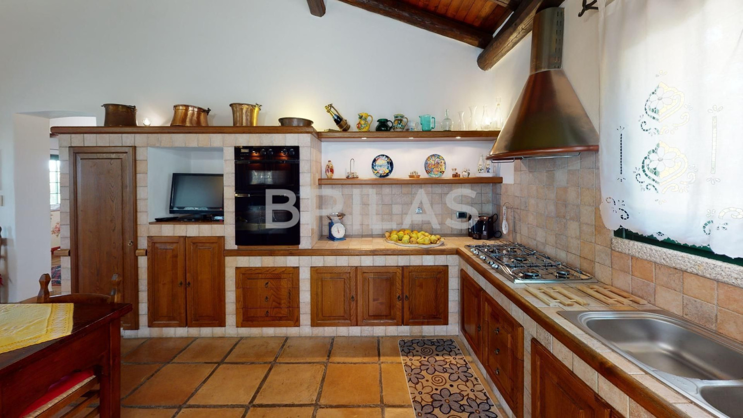 Tenuta Monte Pino – Prestigious estate with vineyard and sea views