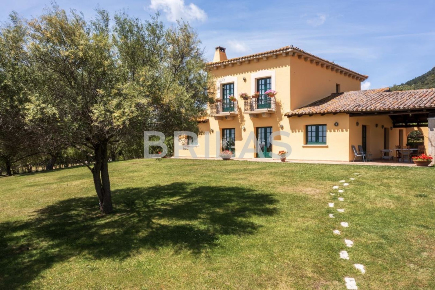 Tenuta Monte Pino – Prestigious estate with vineyard and sea views