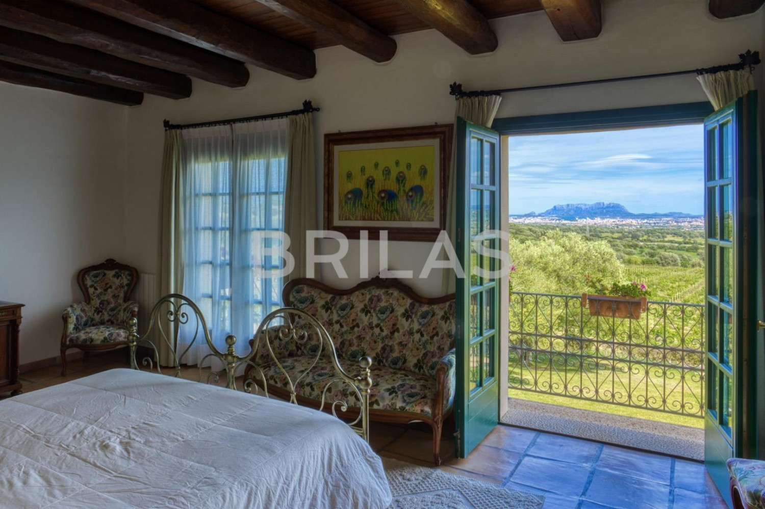 Tenuta Monte Pino – Prestigious estate with vineyard and sea views