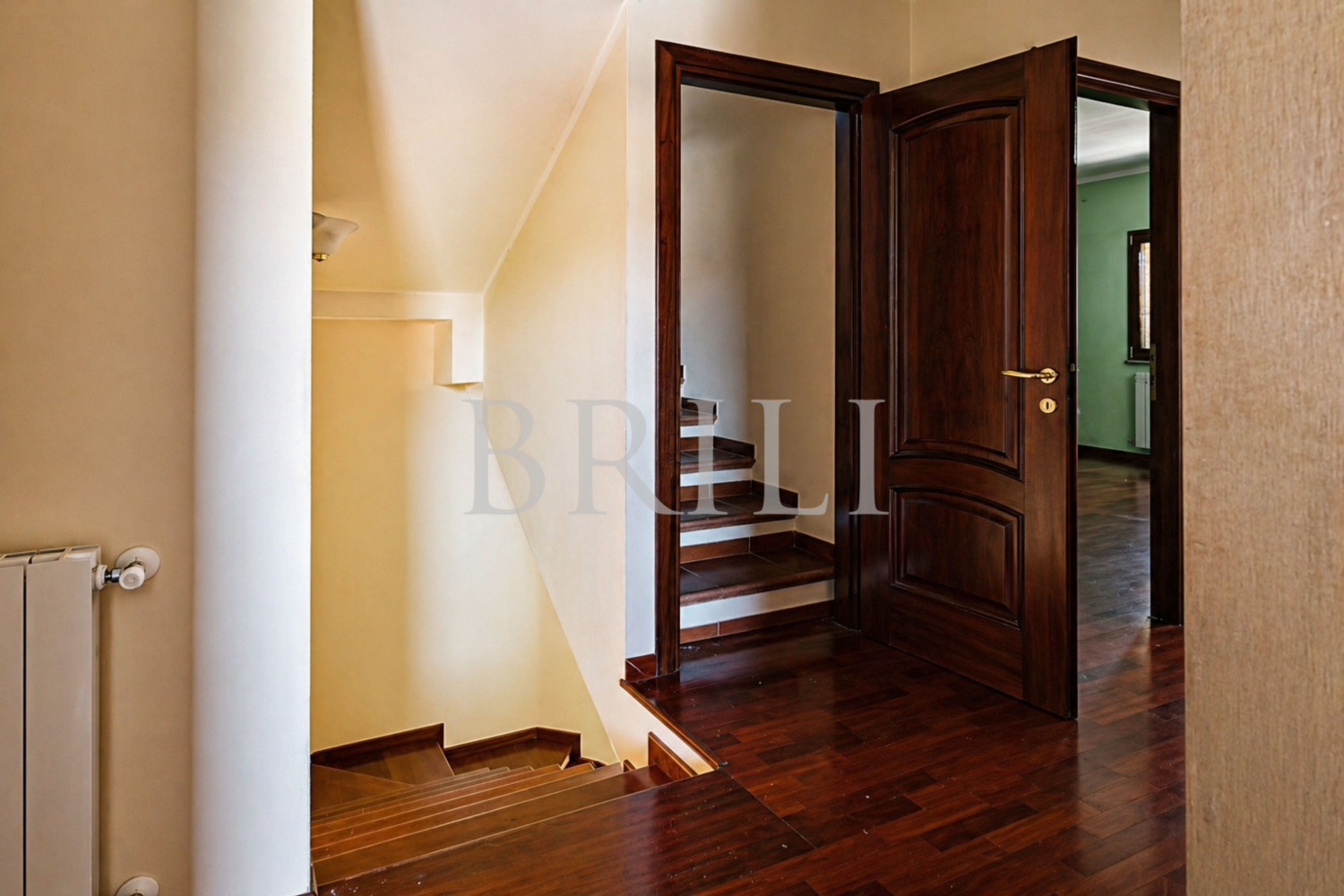 Villa bifamiliare con giardino