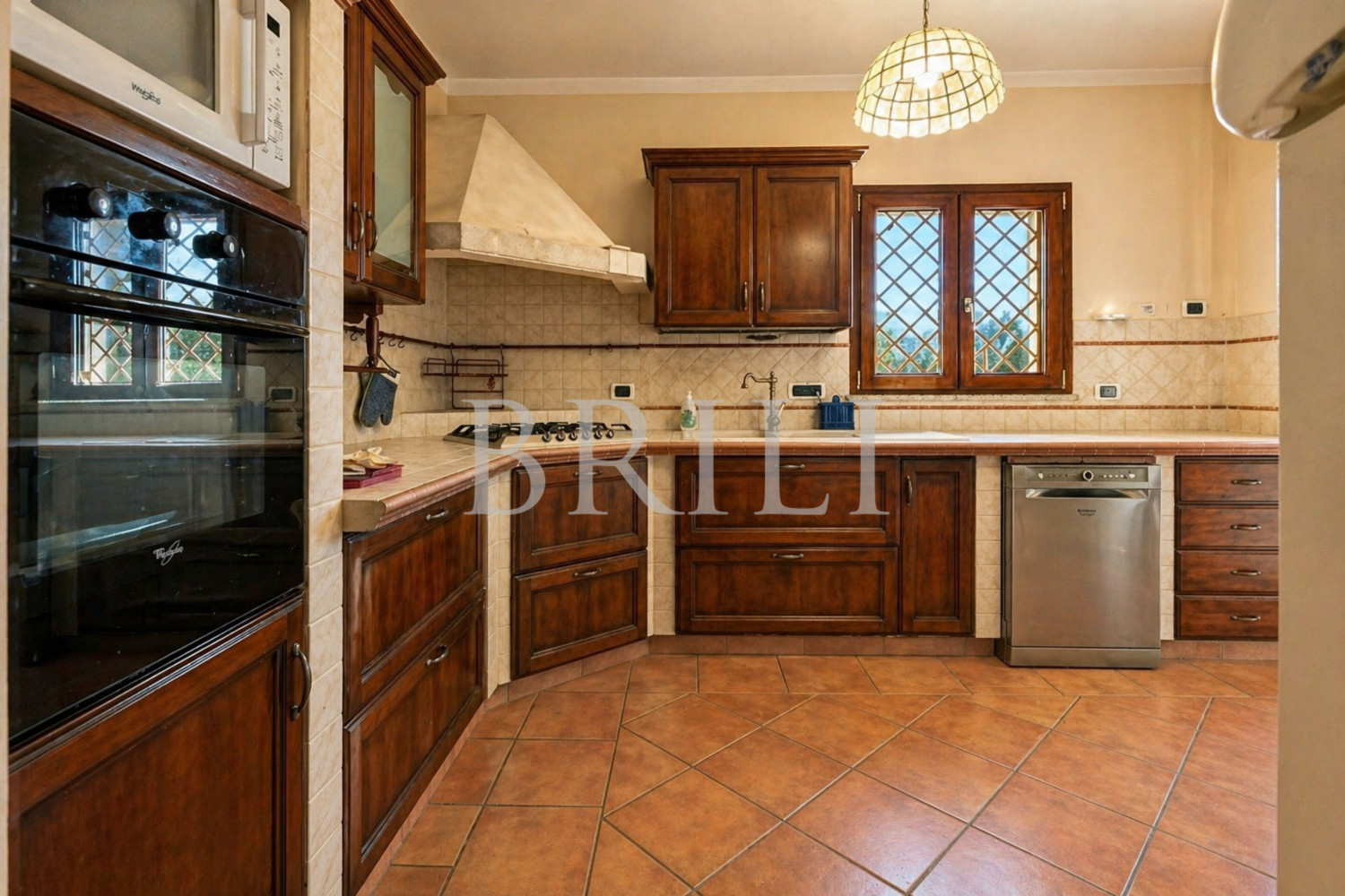Villa bifamiliare con giardino