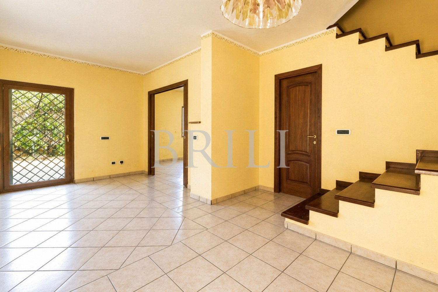 Villa bifamiliare con giardino