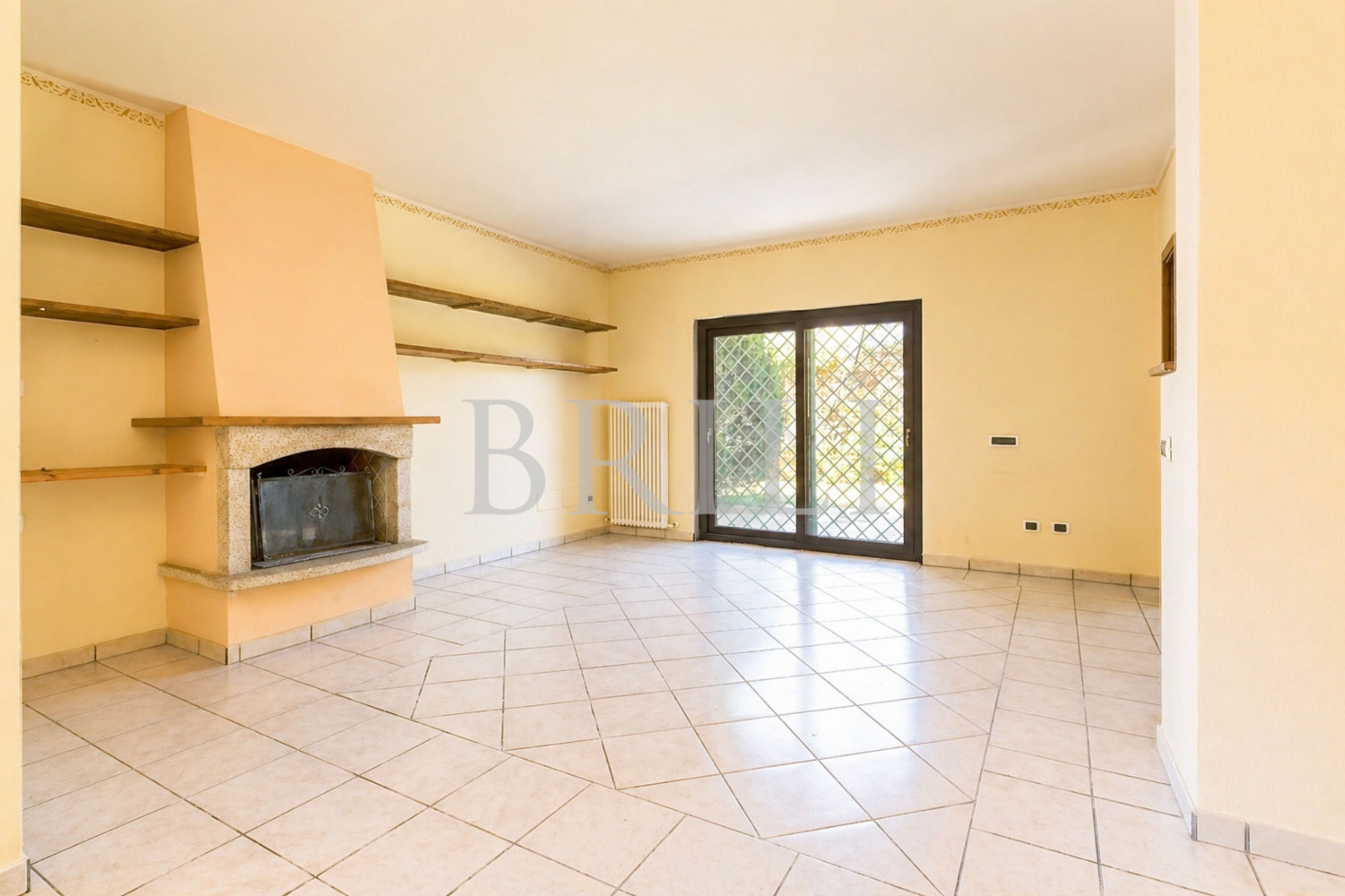 Villa bifamiliare con giardino