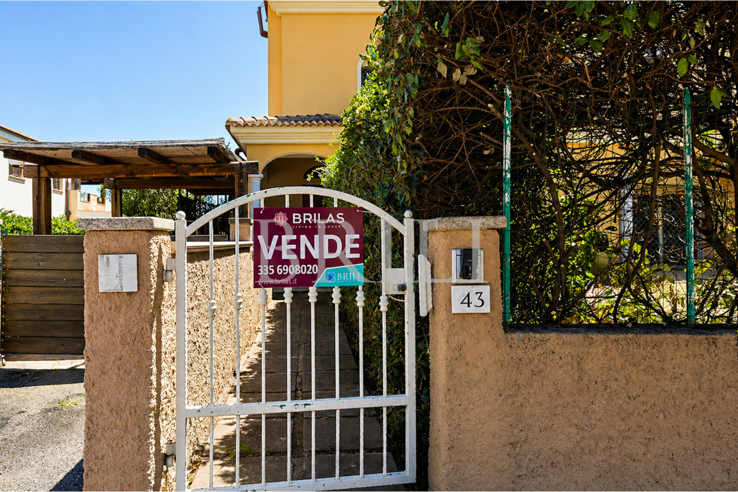 Villa bifamiliare con giardino
