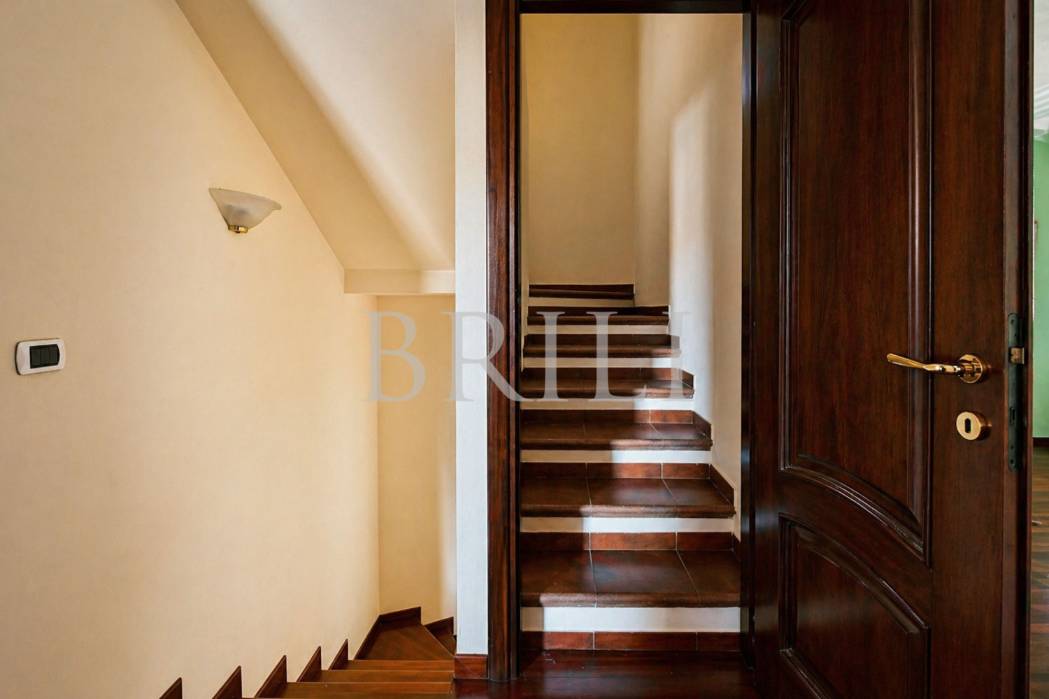 Villa bifamiliare con giardino