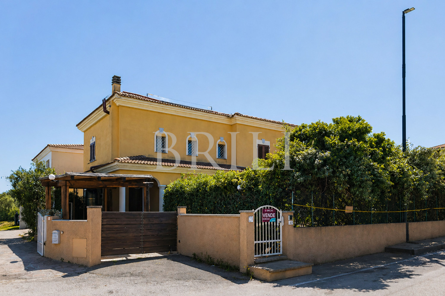 Villa bifamiliare con giardino