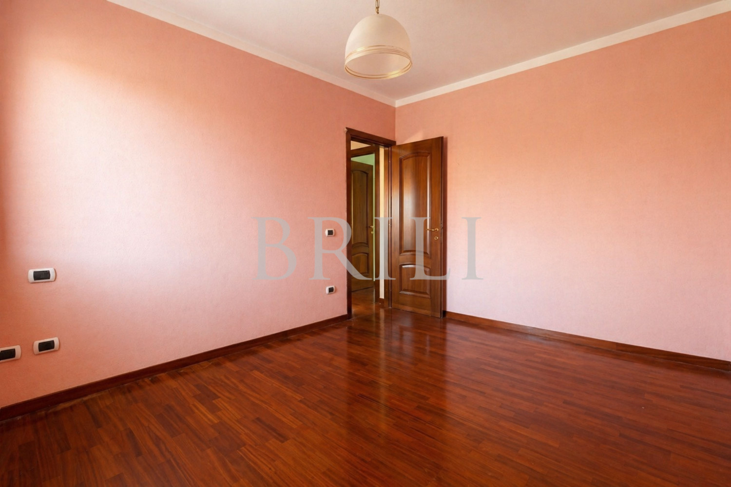 Villa bifamiliare con giardino
