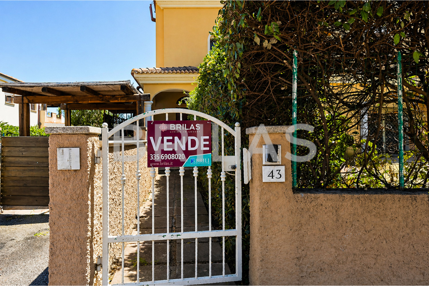 Villa bifamiliare con giardino