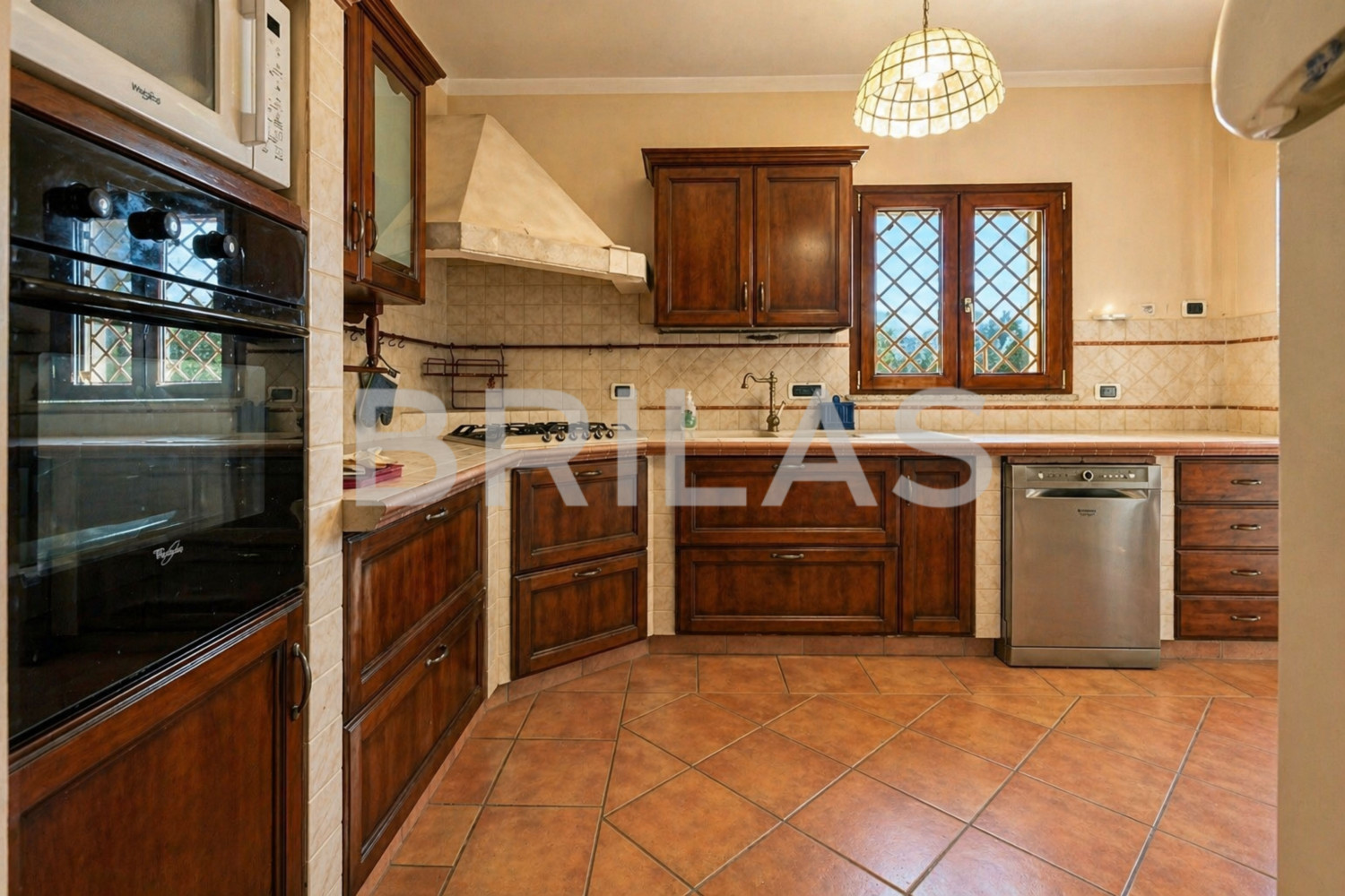 Villa bifamiliare con giardino