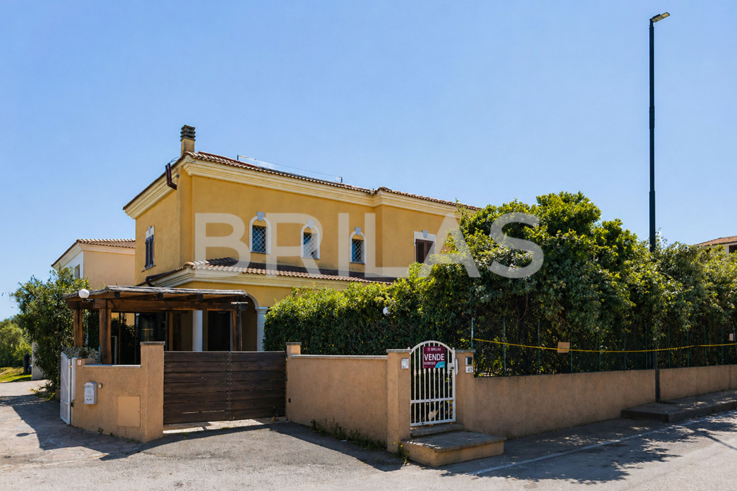 Villa bifamiliare con giardino