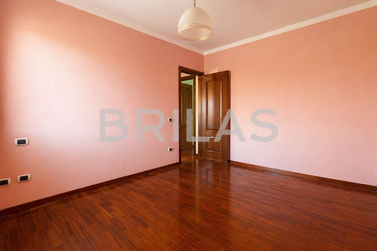 Villa bifamiliare con giardino