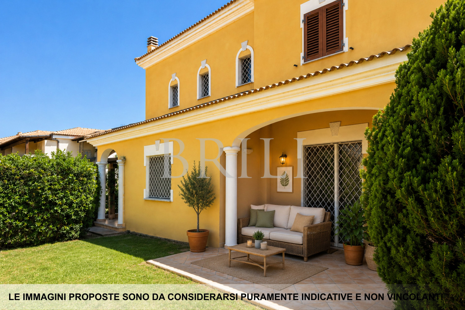 Semi-detached villa with private garden