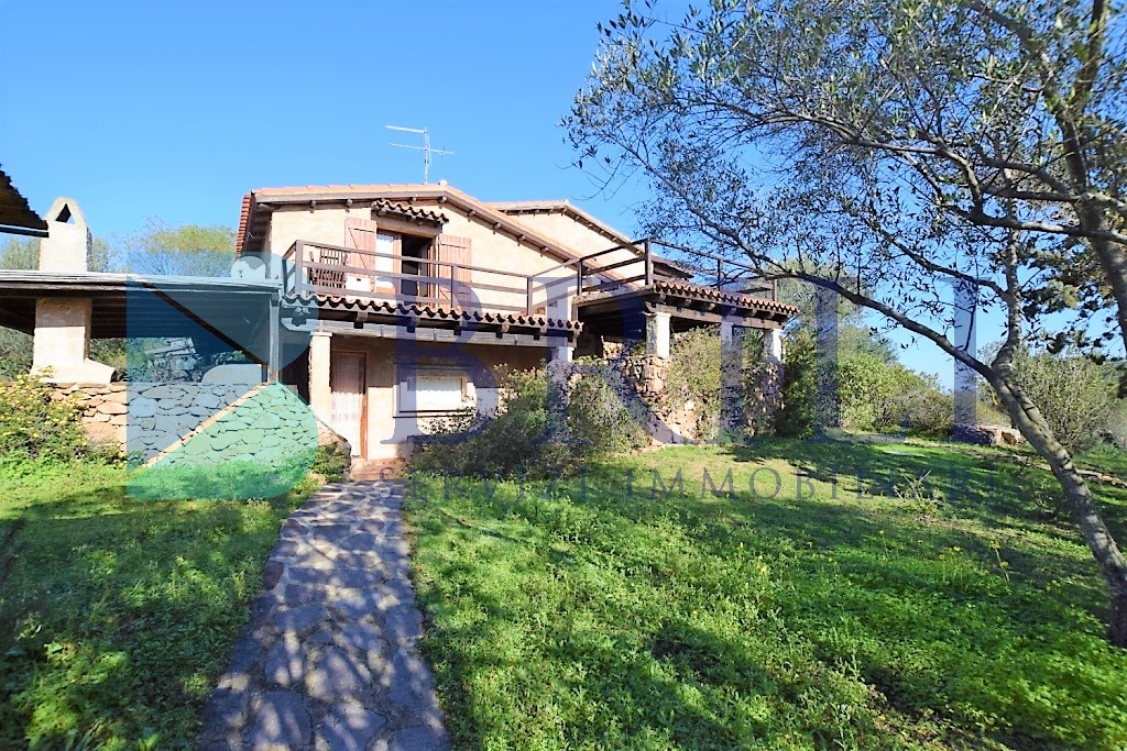 Charming end-of-terrace house in Costa Corallina