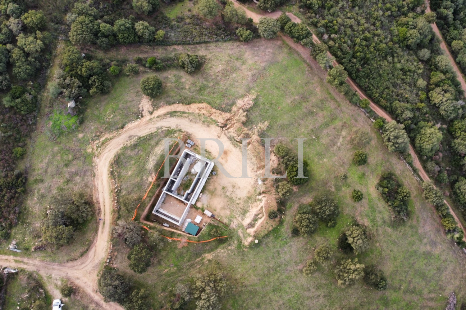 Terreno per casa colonica con piscina