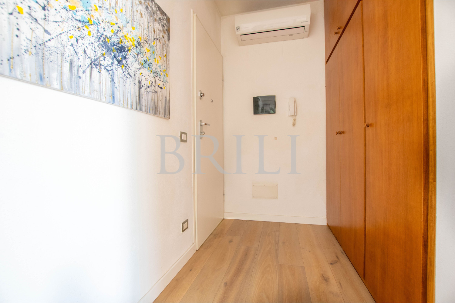 Trilocale ristrutturato e arredato a nuovo, senza spese condominiali