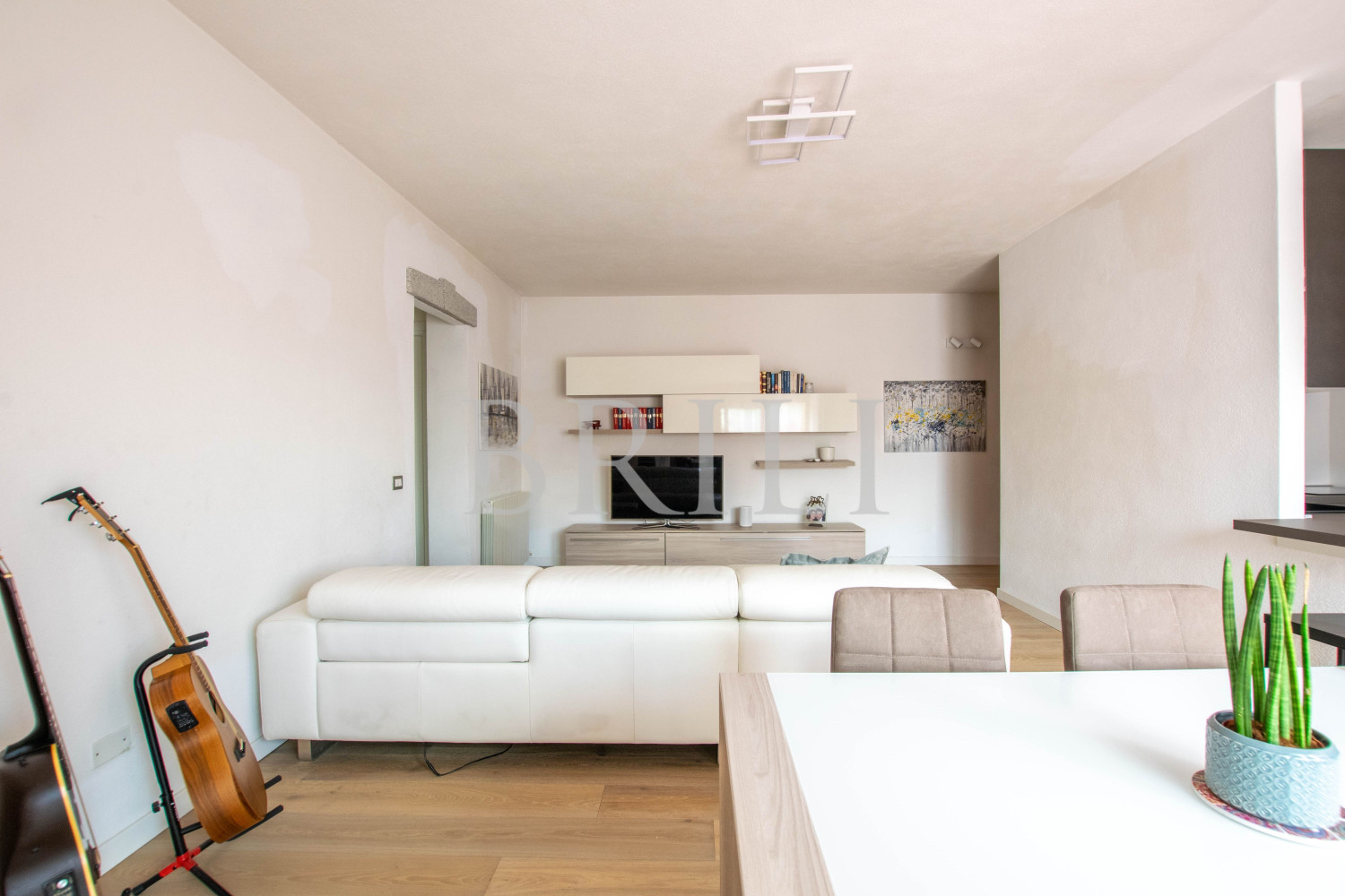 Trilocale ristrutturato e arredato a nuovo, senza spese condominiali