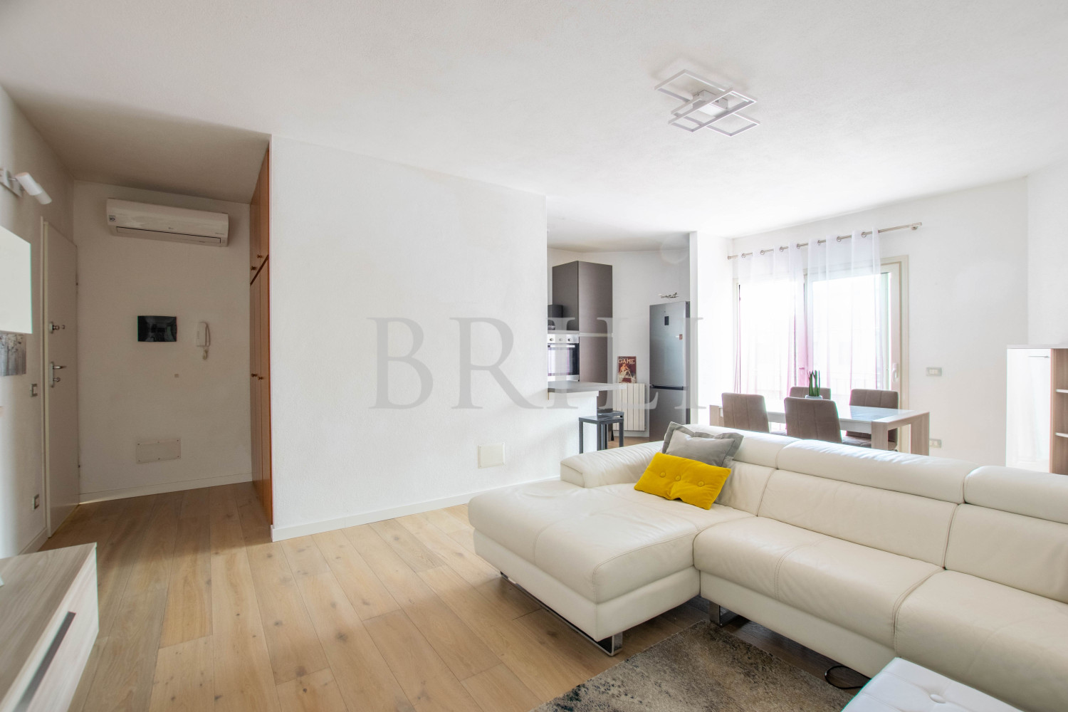 Trilocale ristrutturato e arredato a nuovo, senza spese condominiali