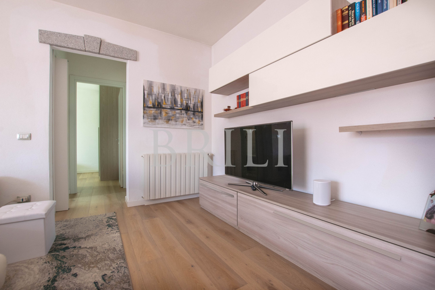 Trilocale ristrutturato e arredato a nuovo, senza spese condominiali