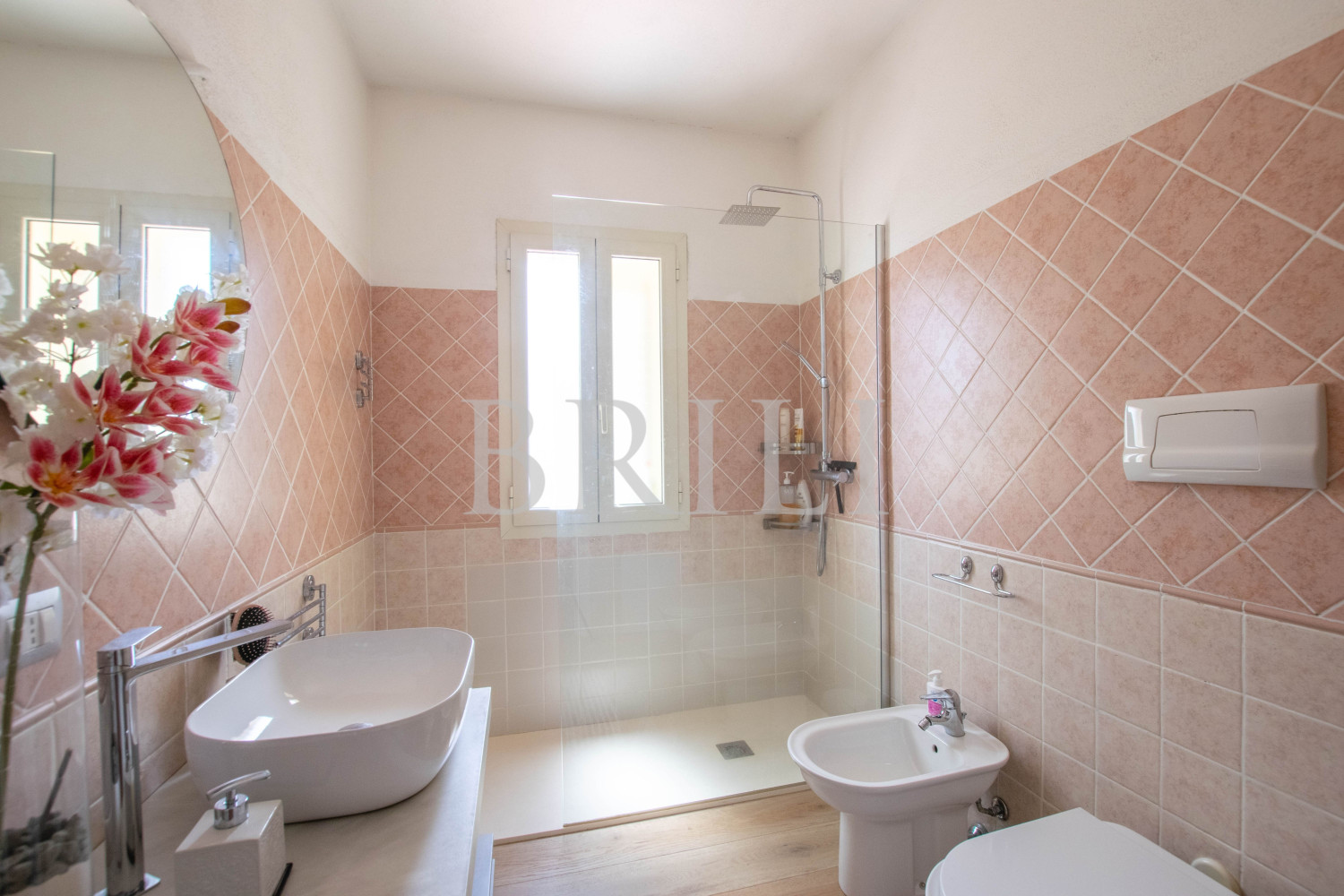 Trilocale ristrutturato e arredato a nuovo, senza spese condominiali