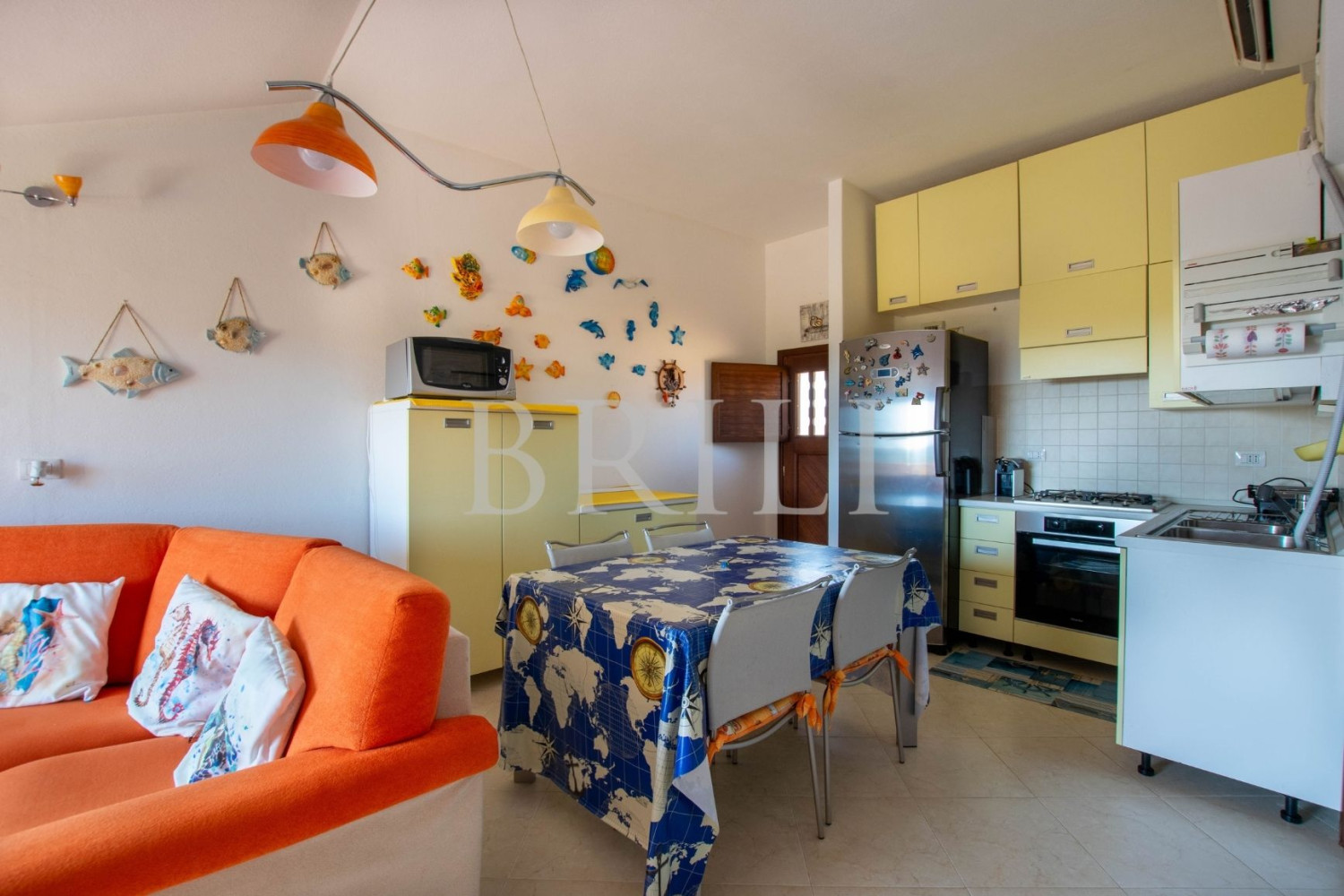 Trilocale panoramico con vista mare e piscina a Golfo di Marinella
