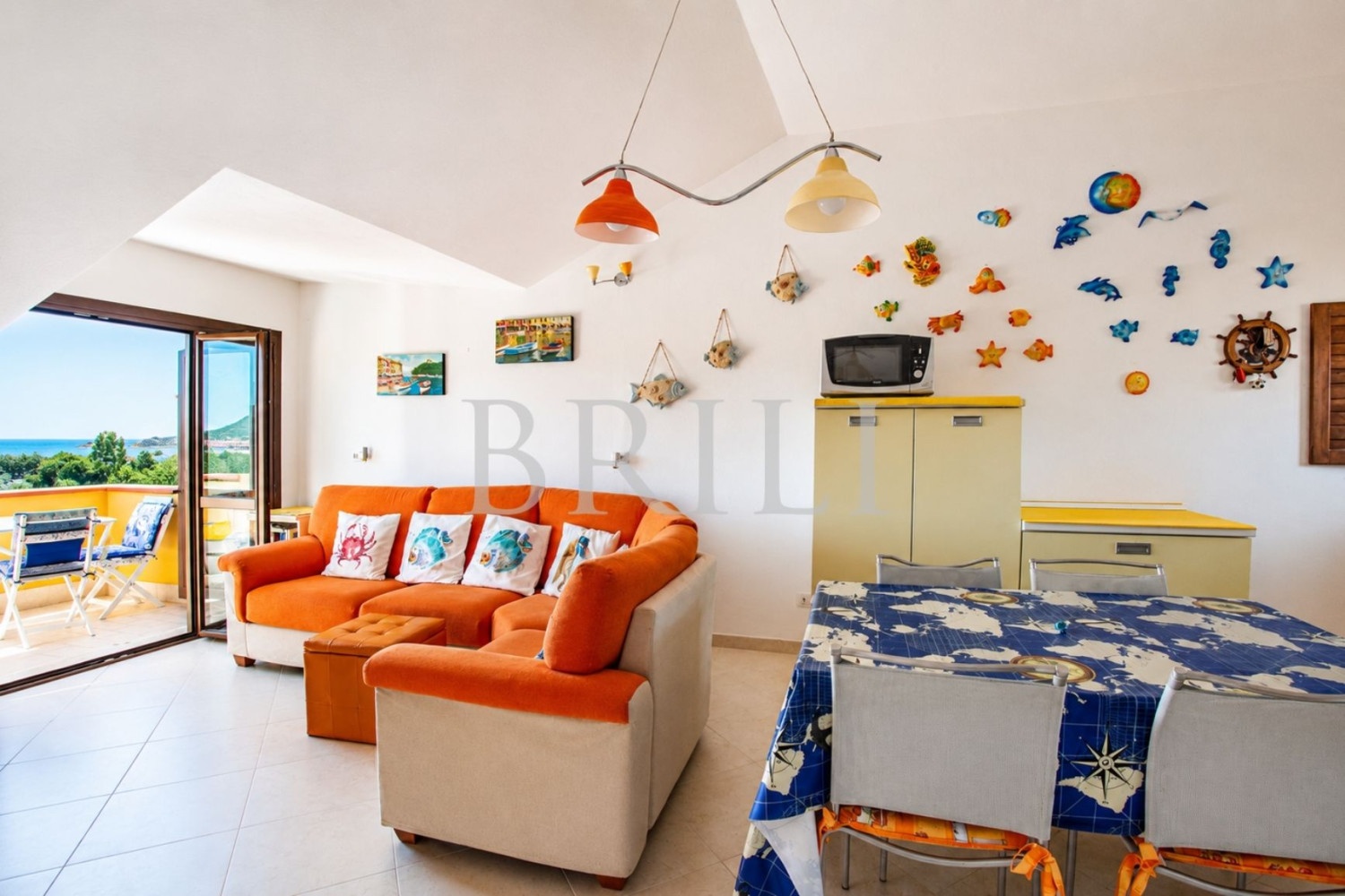 Trilocale panoramico con vista mare e piscina a Golfo di Marinella