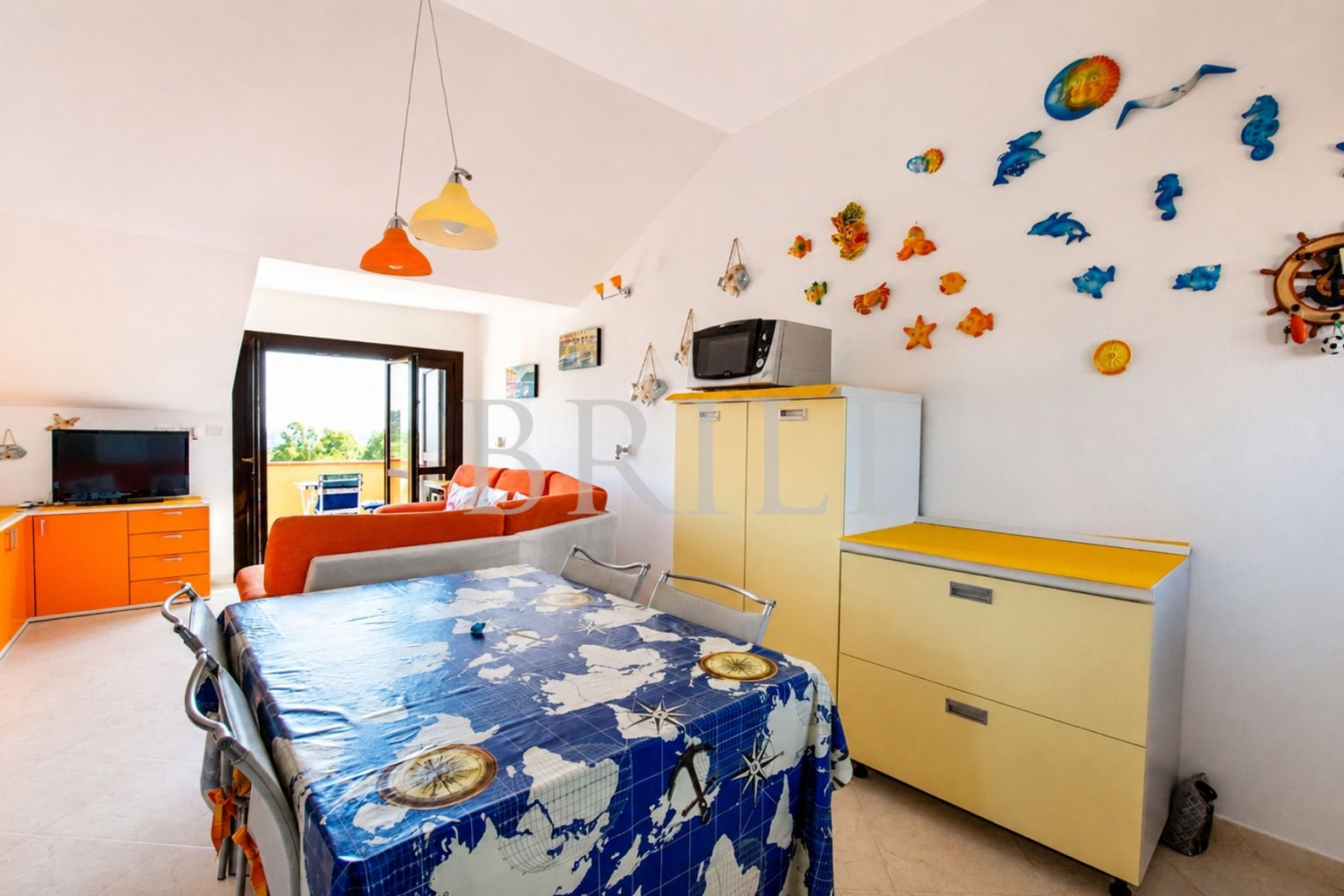 Trilocale panoramico con vista mare e piscina a Golfo di Marinella