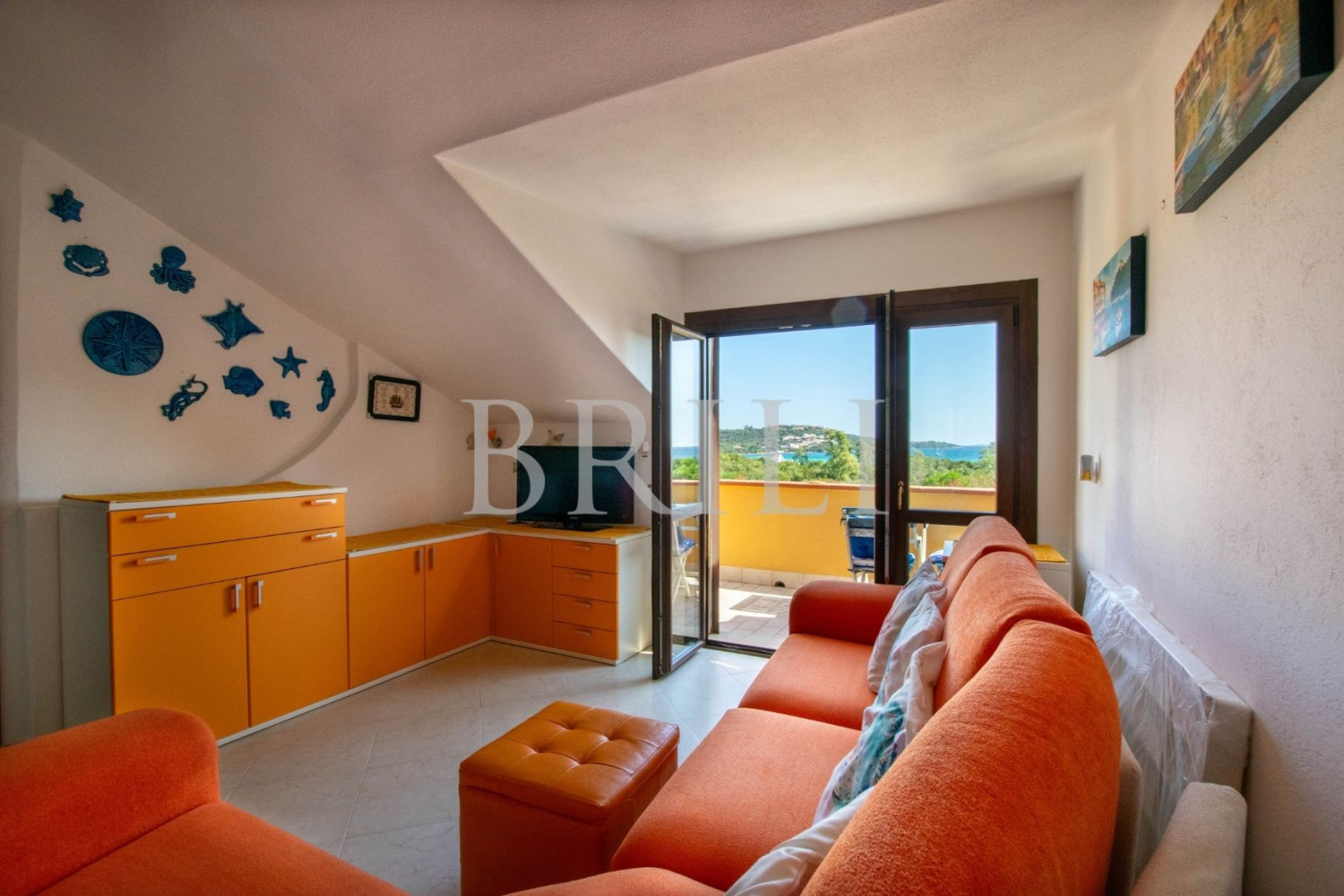 Trilocale panoramico con vista mare e piscina a Golfo di Marinella