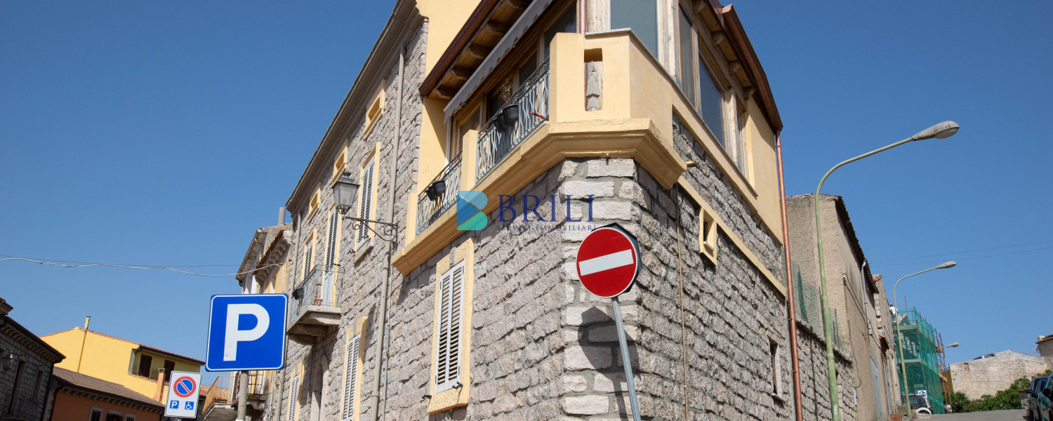 Luras, in centro grazioso appartamento ristrutturato.