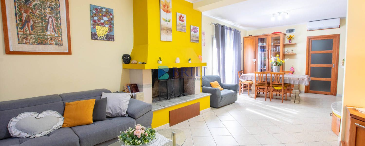 Casa indipendente su due livelli con giardino